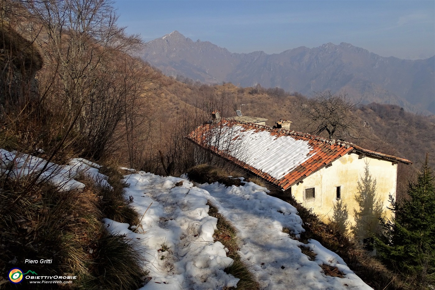 29 Passaggio a Ca' Donadoni, ghiaccio sul sentiero .JPG